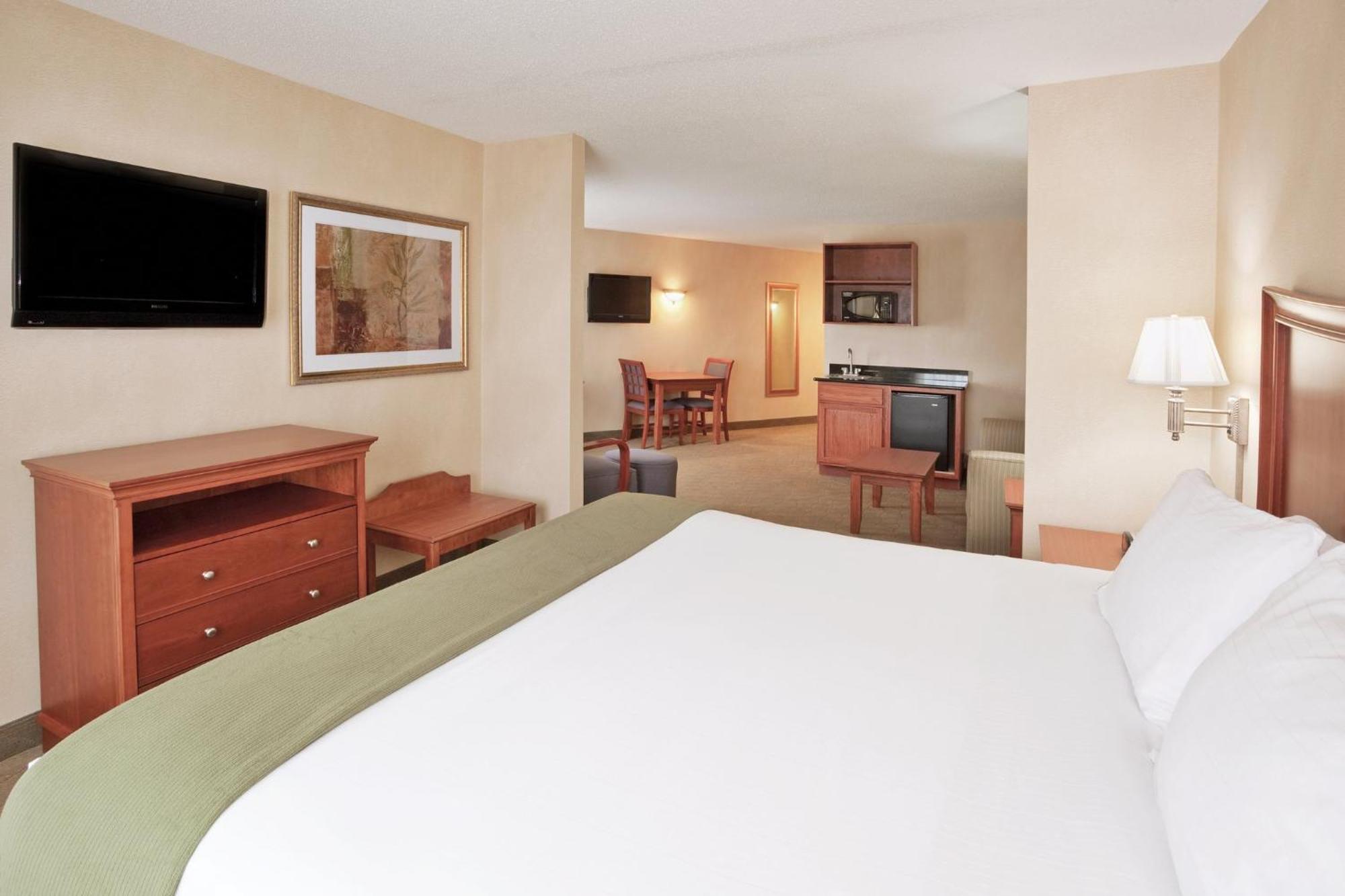 Holiday Inn Express Hotel & Suites Auburn Hills By Ihg Exterior foto